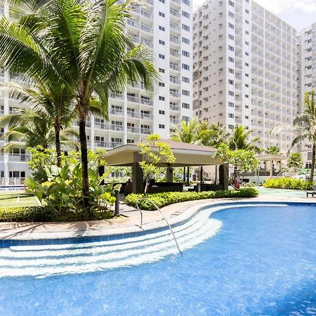 Staycation At Shore - Direct Pool Manila Exteriör bild