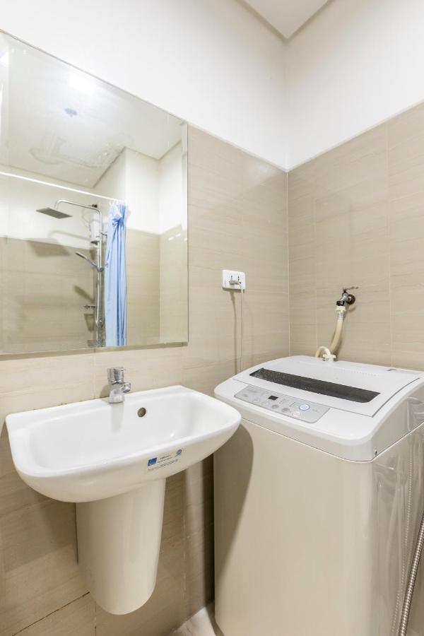 Staycation At Shore - Direct Pool Manila Exteriör bild