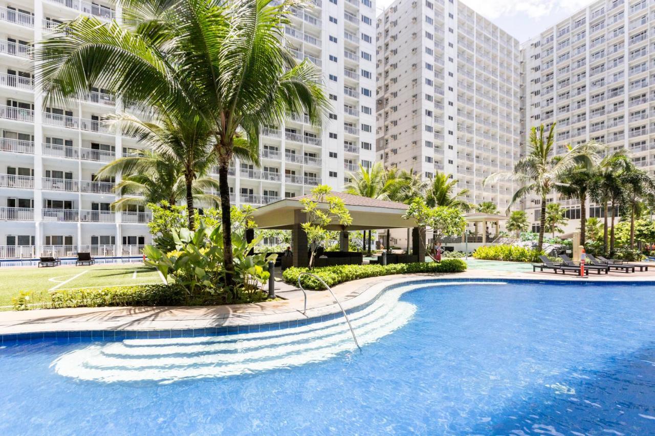 Staycation At Shore - Direct Pool Manila Exteriör bild