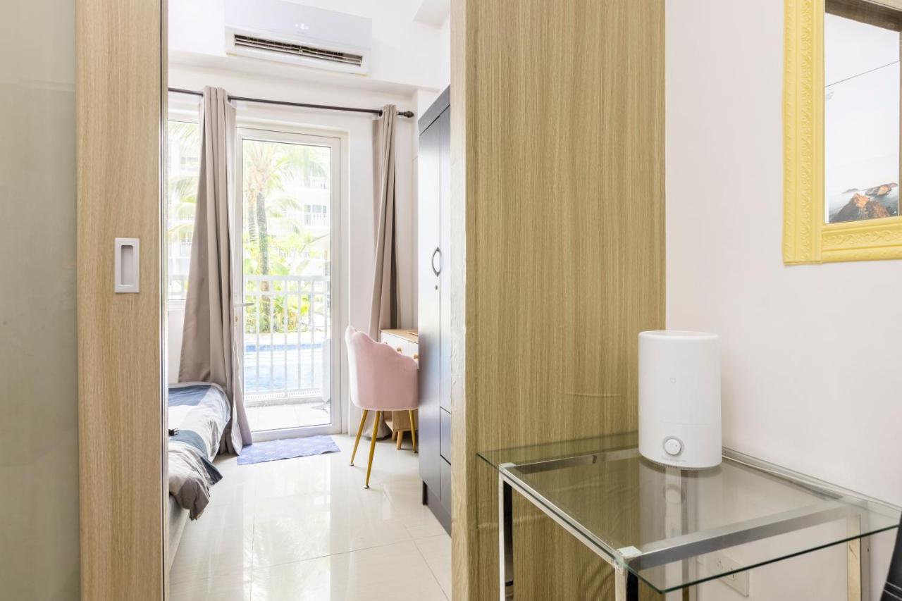 Staycation At Shore - Direct Pool Manila Exteriör bild