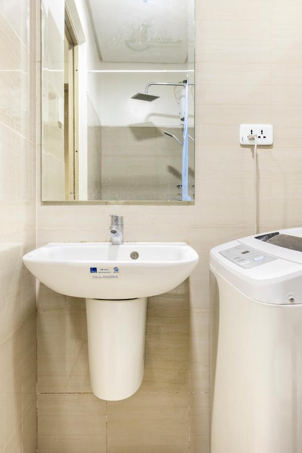 Staycation At Shore - Direct Pool Manila Exteriör bild